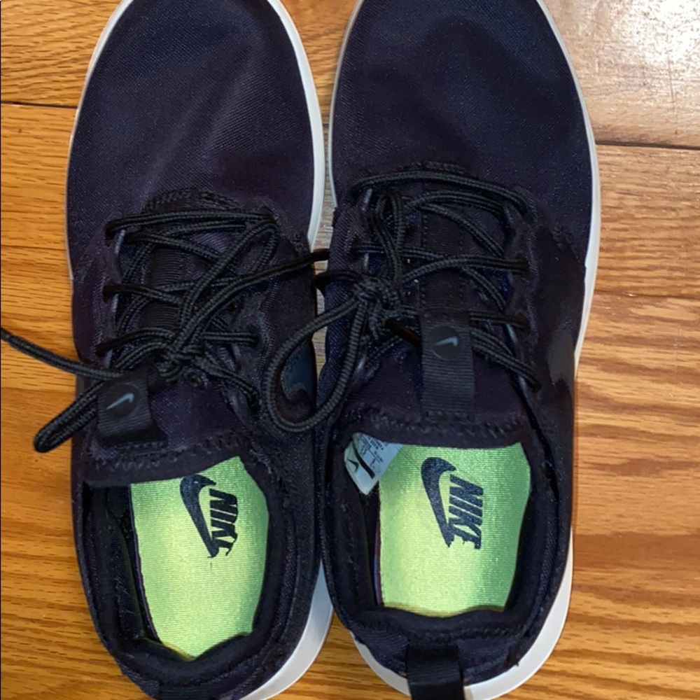 Nike Roshe Sneakers